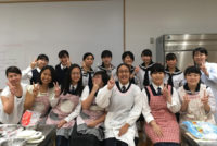 留学生と一緒に“Strawberry DAIHUKU”～和菓子作り体験