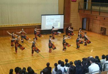 オープニングはダンス部の演技披露