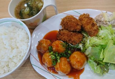 2月12日_カキフライと 鶏団子甘酢あん掛け_サラダ_味噌汁#定食350円　