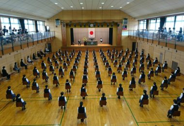 ソーシャルディスタンスでの入学式挙行