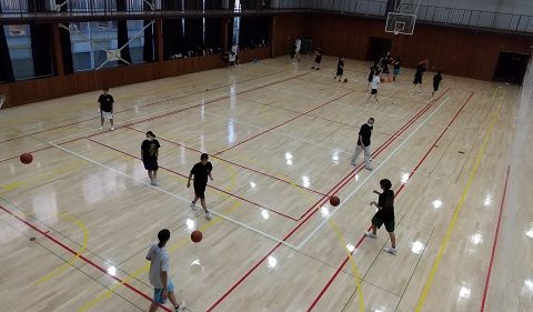 石神井高校女子バスケットボール部の皆さんと合同練習をしました。