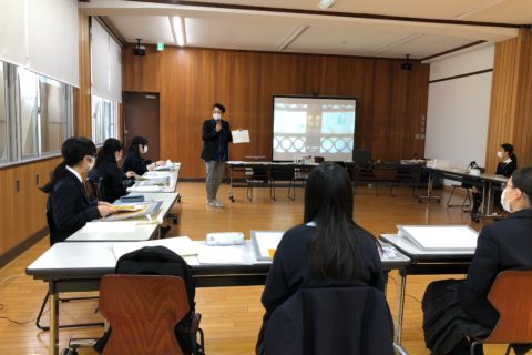漫画研究部は、宝塚大学さんから講師をお招きし、イラスト(アニメ)の体験授業を実施しました。