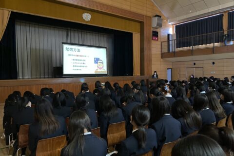 『合格体験を聞く会』を実施しました。